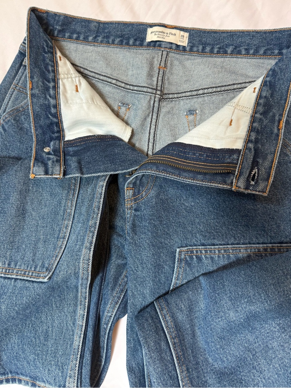 Abercrombie & Fitch Mid Rise Slouchy Jeans - Picture 5 of 12